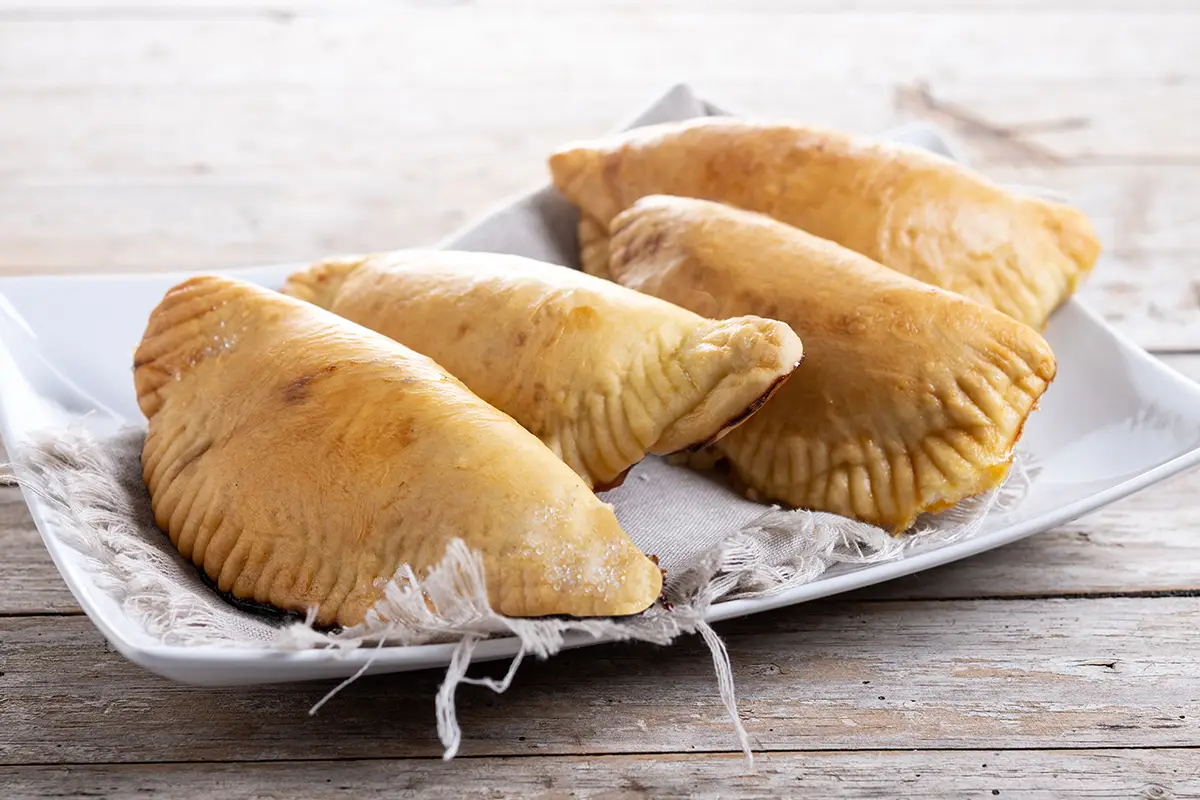 Empanadillas avec de la pate feuilletée