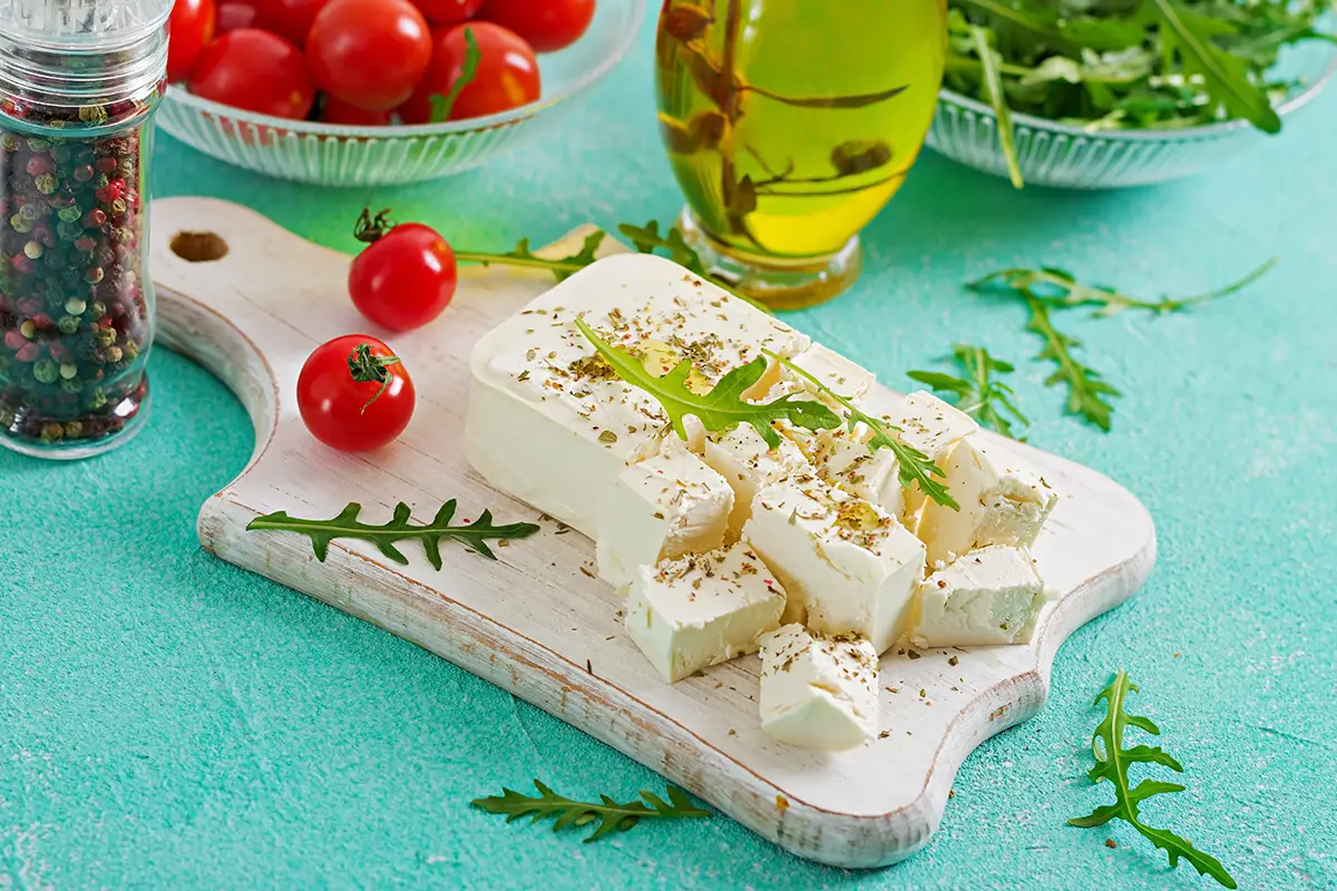 Feta fraiche avec des tomates cerises